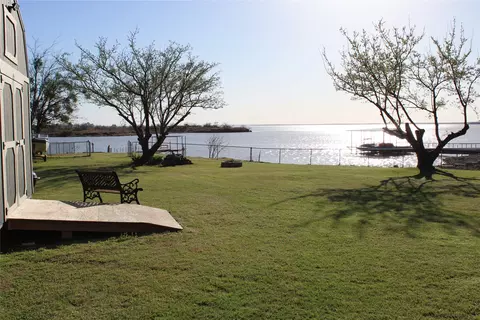 119 Seminole Trl, Henrietta, TX 76365