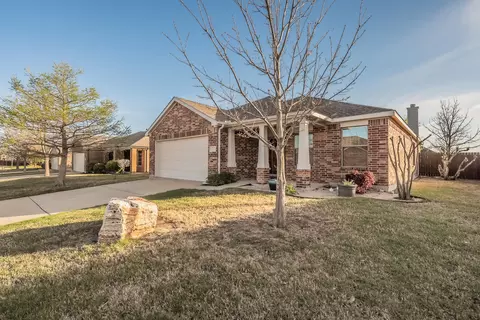 105 Rain Cloud Dr, Waxahachie, TX 75165