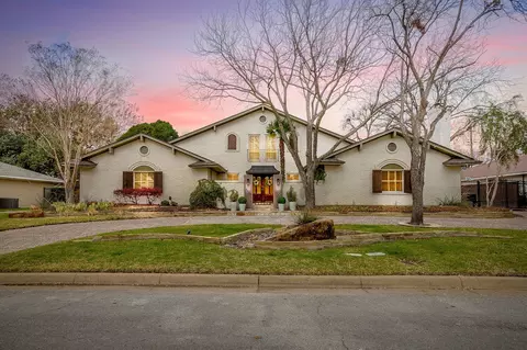 3928 Stonehenge Rd, Fort Worth, TX 76109