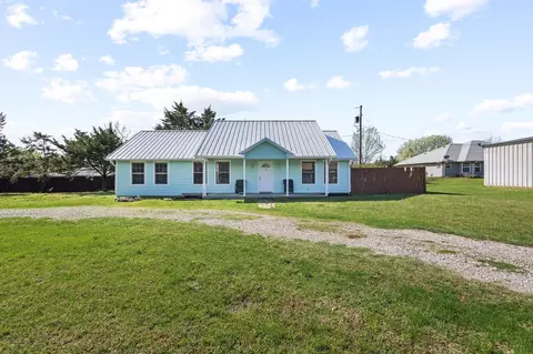 404 Willow Dr, Pottsboro, TX 75076