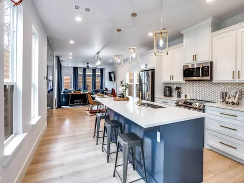 1960 Toronto St, Dallas, TX 75212