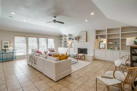 3954 Shannon Dr, Fort Worth, TX 76116