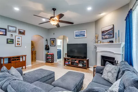 9209 Hunters Ct, White Settlement, TX 76108