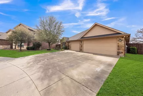108 Lauren Ct, Joshua, TX 76058