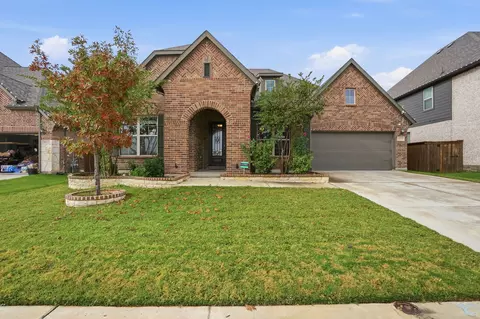 10037 Lakemont Dr, Fort Worth, TX 76131