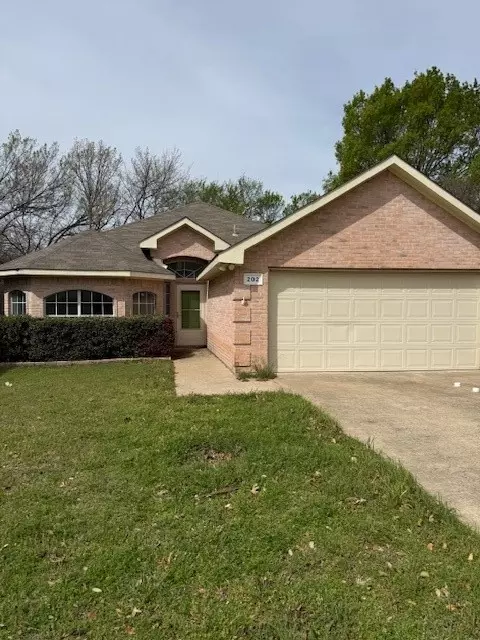 202 Vines Dr, Cedar Hill, TX 75104