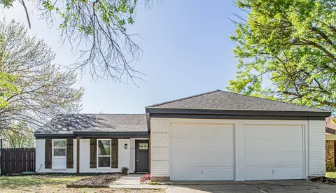 7101 Shadow Bend Dr, Fort Worth, TX 76137