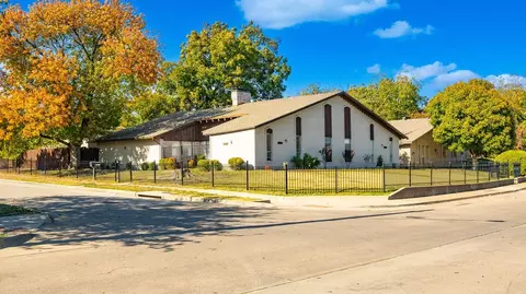 13351 Kit Ln, Dallas, TX 75240