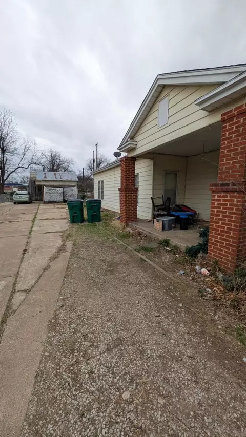 405 W Elm St, Olney, TX 76374