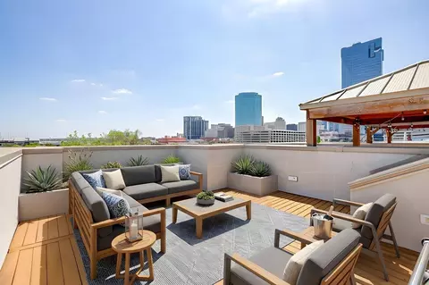 714 E 1st St, Fort Worth, TX 76102