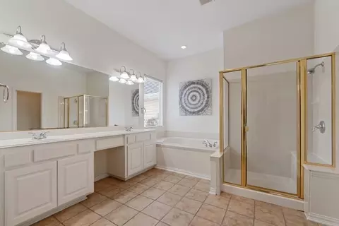 Bath - 2412 Aramic Ct, Arlington, TX 76001 photo 1 of 2