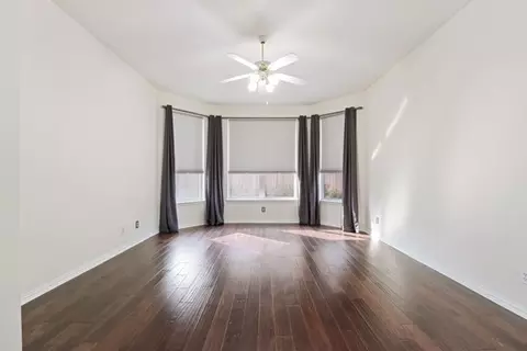 Living - 2412 Aramic Ct, Arlington, TX 76001 photo 1 of 3