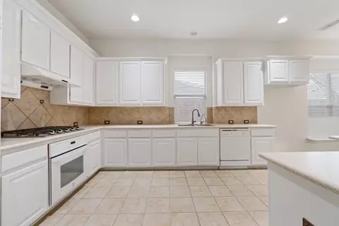 Kitchen - 2412 Aramic Ct, Arlington, TX 76001 photo 2 of 2