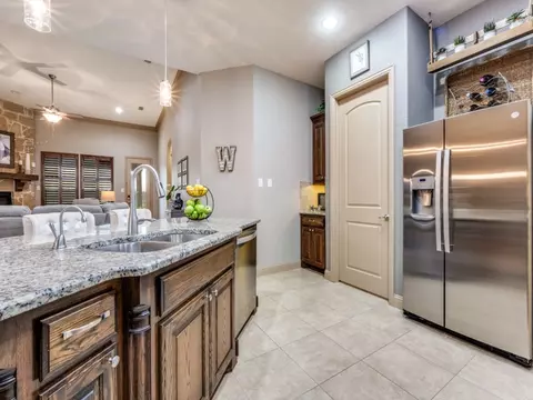 Kitchen - 4612 Brookside Dr, Argyle, TX 76226 photo 4 of 4