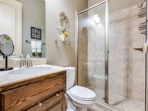 Bath - 4612 Brookside Dr, Argyle, TX 76226 photo 3 of 3