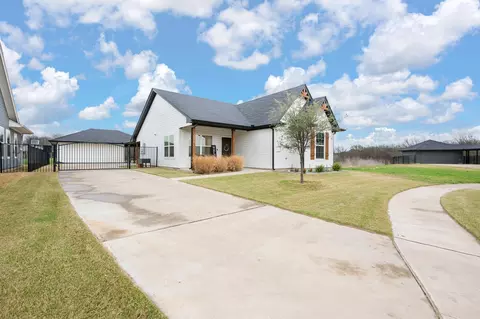 1556 Lizzie Ln, Burleson, TX 76028