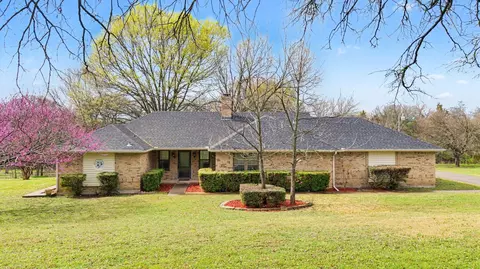611 Shawnee Rd, Waxahachie, TX 75165