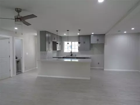 Living - 321 Crescent Dr, Hewitt, TX 76643 photo 4 of 7