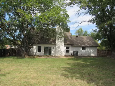 Exterior - 321 Crescent Dr, Hewitt, TX 76643 photo 2 of 2