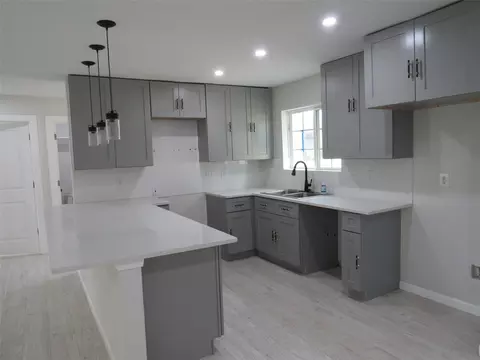 Kitchen - 321 Crescent Dr, Hewitt, TX 76643 photo 1 of 2