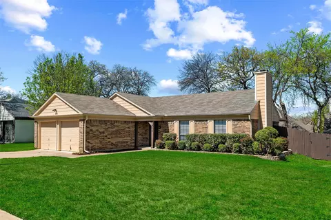 405 Thorn Wood Dr, Euless, TX 76039