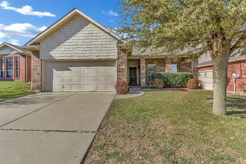 804 Rio Bravo Dr, Haslet, TX 76052