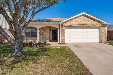 9013 Sagebrush Trl, Cross Roads, TX 76227