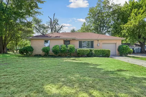 252 E Main St, Van, TX 75790