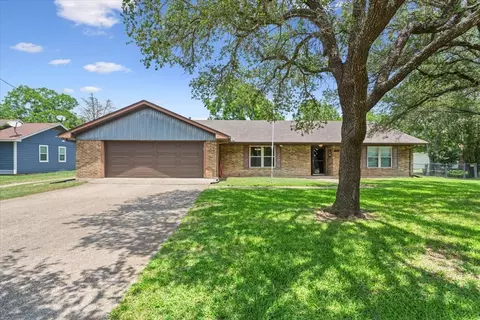 109 Hilltop St, Riesel, TX 76682