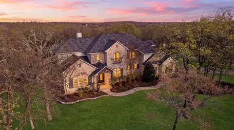 9651 Yellow Rose Ln, Pilot Point, TX 76258