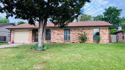 2405 Donna Dr, Grand Prairie, TX 75051