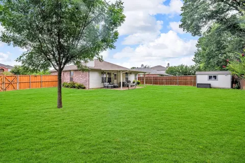 9401 Glen Falls Ln, Denton, TX 76210
