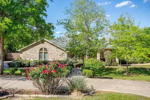 336 Plantation Dr E, Burleson, TX 76028