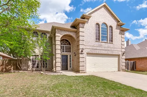 6215 Kingswood Dr, Arlington, TX 76001