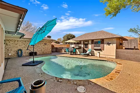 2701 Clearmeadow Ct, Bedford, TX 76021