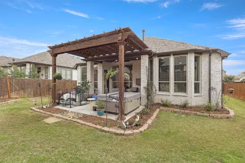 1201 Bluestem Dr, Aubrey, TX 76227
