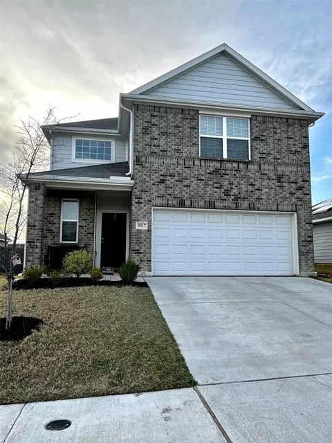 9917 Voyager Ln, Fort Worth, TX 76131