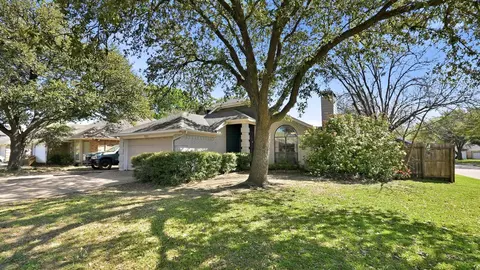 7921 Tree Leaf Ln, Fort Worth, TX 76123