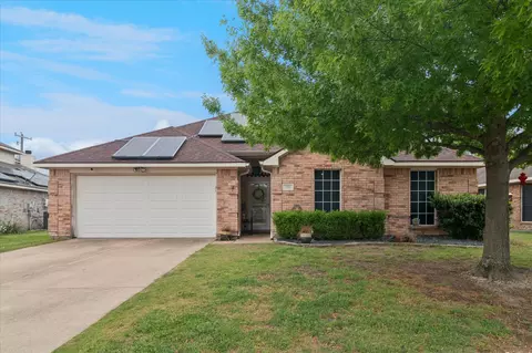 220 Chesterfield Cir, Waxahachie, TX 75165