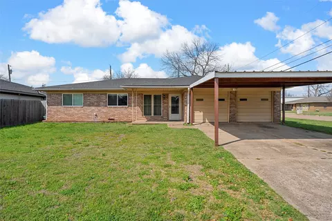409 Greenleaf Dr, Lacy Lakeview, TX 76705