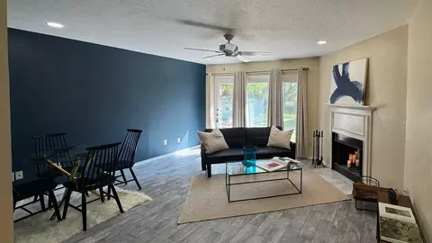 2535 Wedglea Dr #123, Dallas, TX 75211