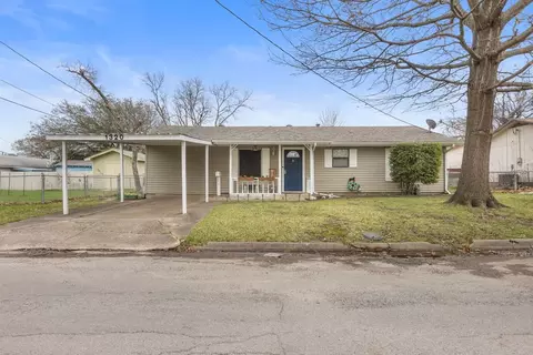 1320 Elm St, Bonham, TX 75418