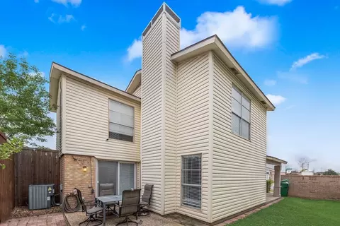 2643 Via Ventura Cir, Carrollton, TX 75006
