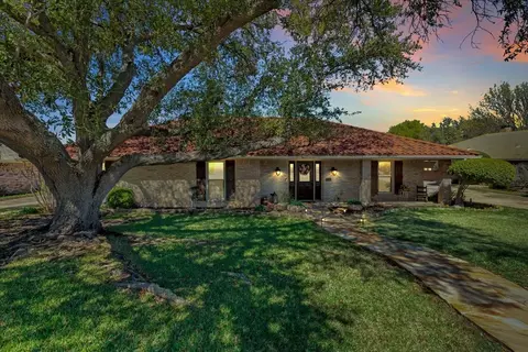 1111 Berkshire Ct, Trophy Club, TX 76262