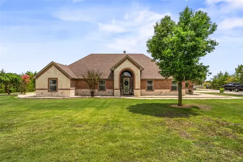 6713 Mustang Trl, Sanger, TX 76266