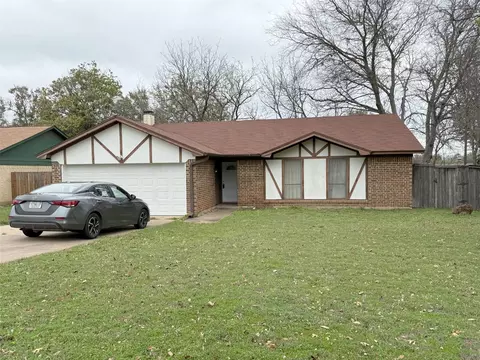 1205 Augusta Rd, Benbrook, TX 76126