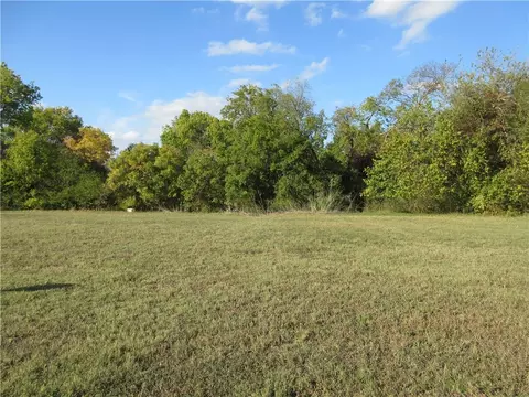 107 Country Club Dr, Marlin, TX 76661
