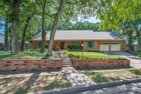 1902 Mossy Oak St, Arlington, TX 76012