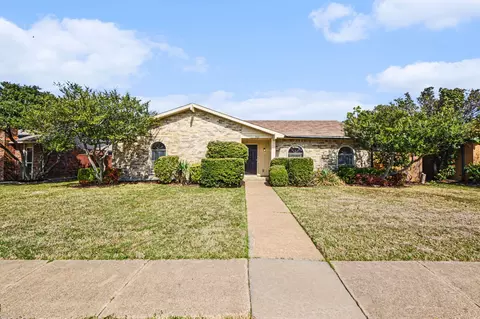905 Stone Trail Dr, Plano, TX 75023