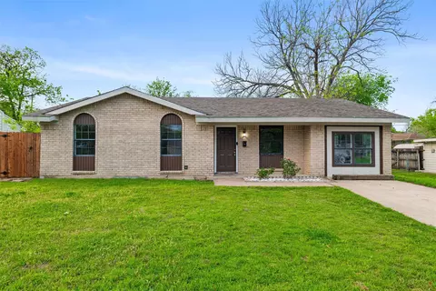2605 Laurel St, Grand Prairie, TX 75050